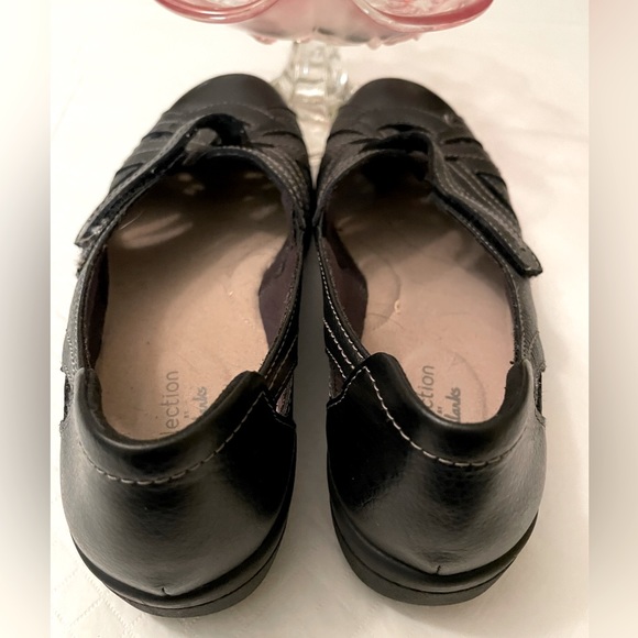Clarks Slip on Black Leather shoes - Picture 4 of 6